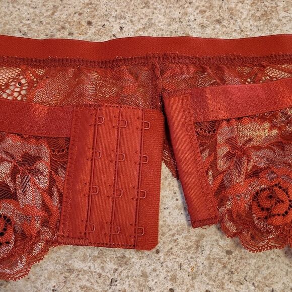 Torrid Biking Red Gold Lurex Garter Plussize 1X | 2X (14- 20) NWT - Picture 10 of 16